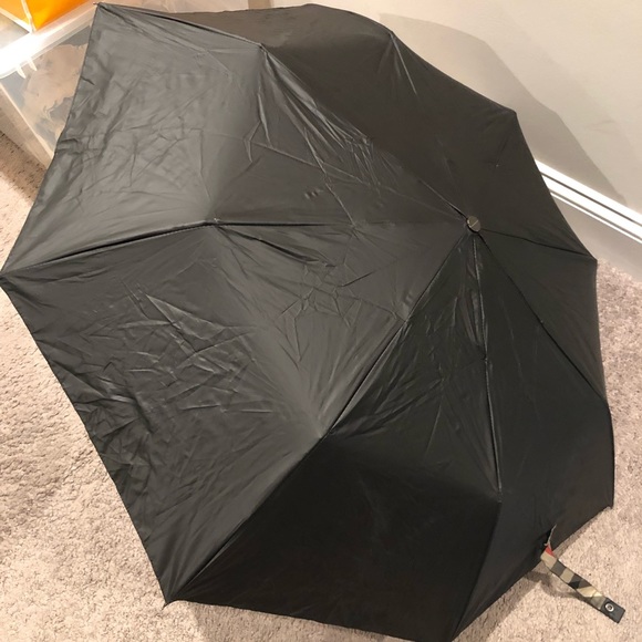 (2) Burberry Umbrellas - Picture 16 of 16